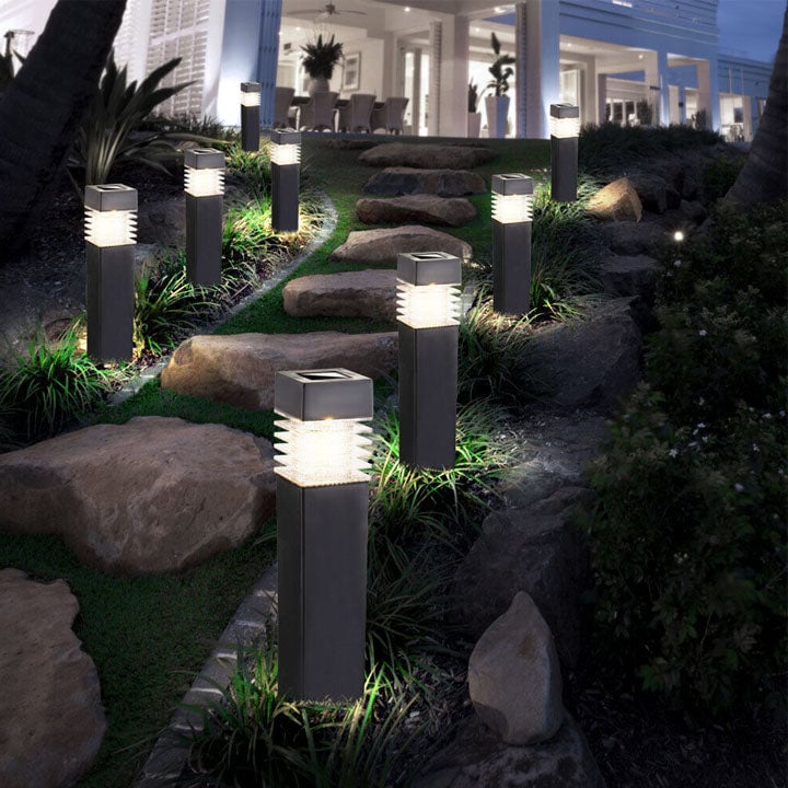 FrostGuardian™ Solar-Powered De-Icing Light marnetic