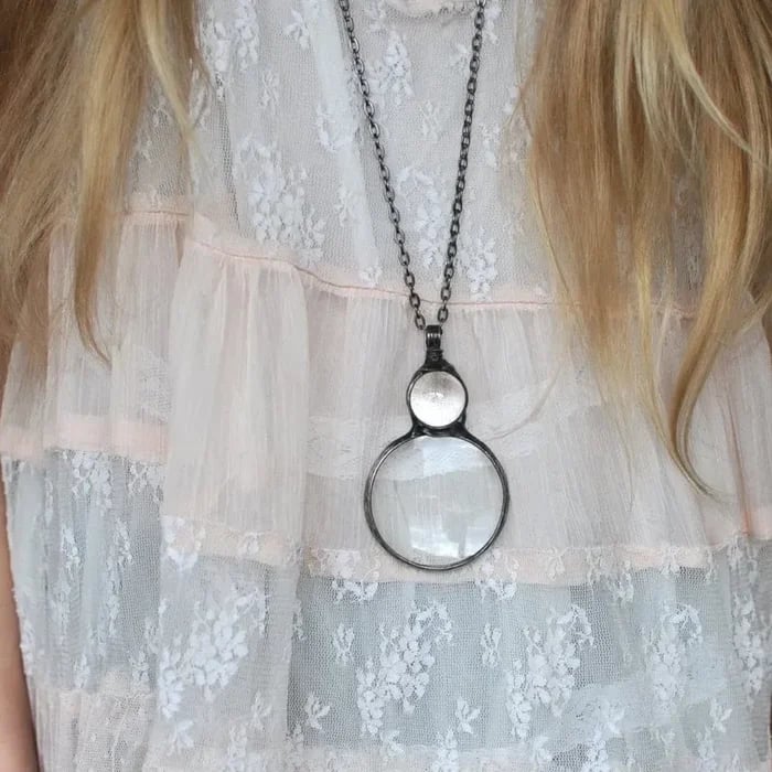 LumiLens – Stylish Magnifier Necklace