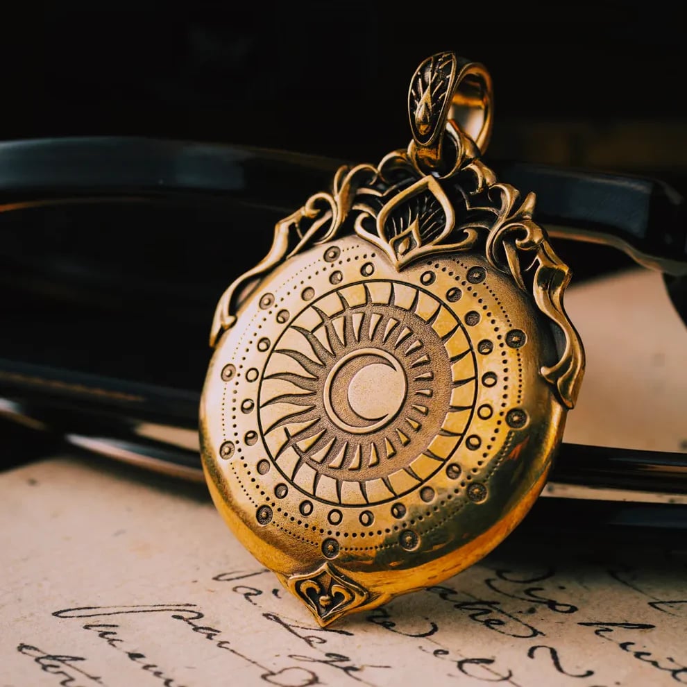 MysticEye – Handcrafted Tarot Eye Pendant