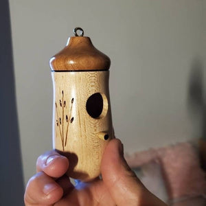 HummiNest – Wooden Hanging Hummingbird Feeder