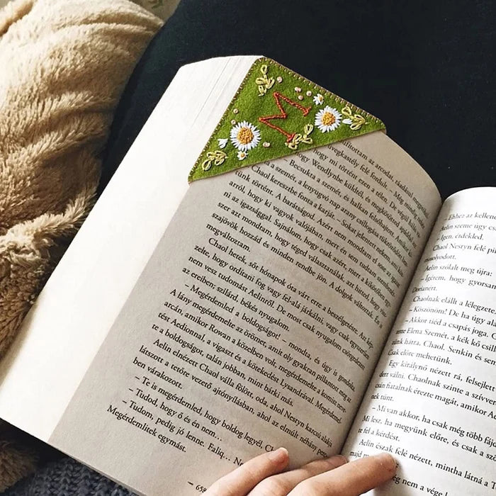 SeasonalSignature Stitch Clips Bookmarks marnetic