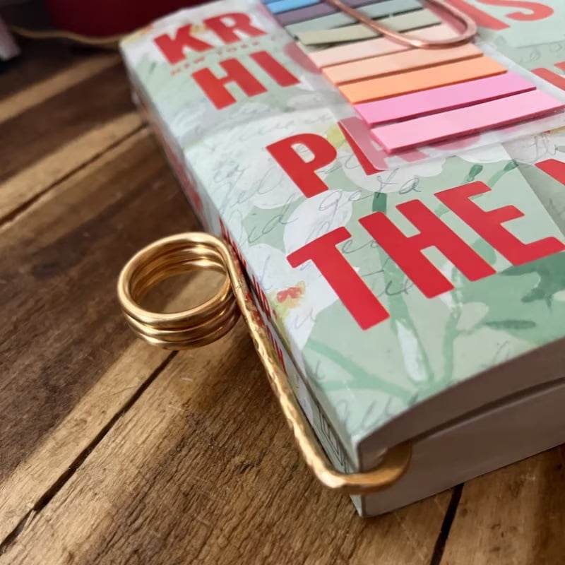 FlipEase – Durable Metal Thumb Bookmark Clip