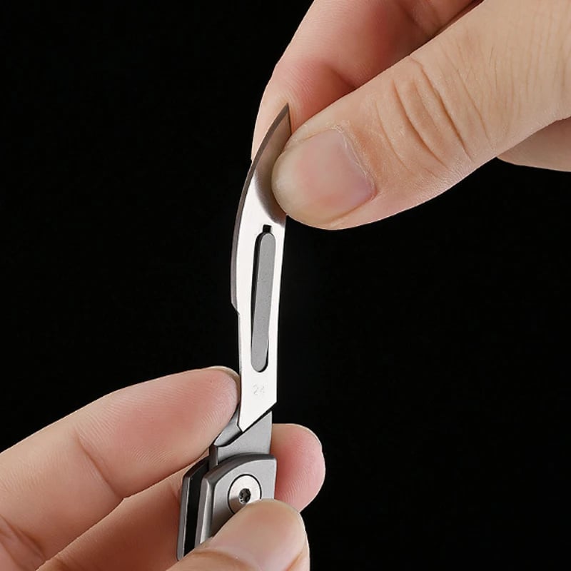 BladeSwift - Folding Scalpel Knife + 10 Replaceable Blades