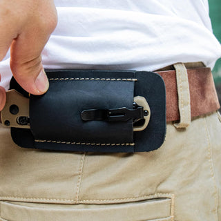Retro belt carrying leather knife scabbard horizontally