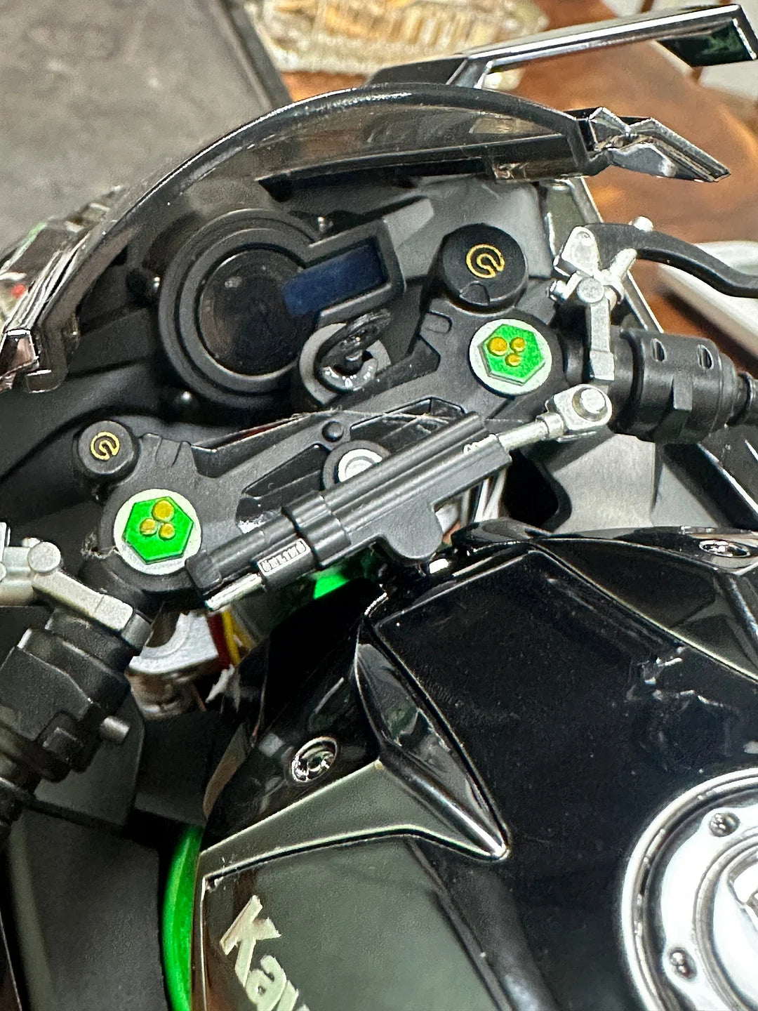 【Genuine】1:6 H2R motorcycle model with engine startup, throttle control, and exhaust spray simulation, ideal gift for men