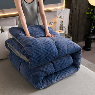 WarmHaven – Quilted Sherpa Winter Blanket
