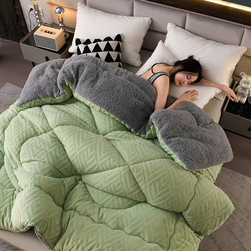 WarmHaven – Quilted Sherpa Winter Blanket