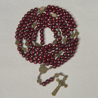 Christianartworkshop 15/20 Decade Olive Wood Rosary with St. Benedict, Crucifix & Waist Chain Design—Divine Devotion in Dual Use - 15 Decade - Wine - image 9