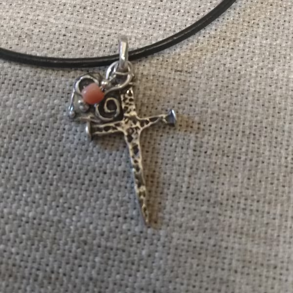 ✝️100% Handmade Silver Rustic Nail Cross (𝐂𝐡𝐚𝐝 𝐒𝐦𝐢𝐭𝐡 𝐇𝐚𝐧𝐝𝐦𝐚𝐝𝐞®)