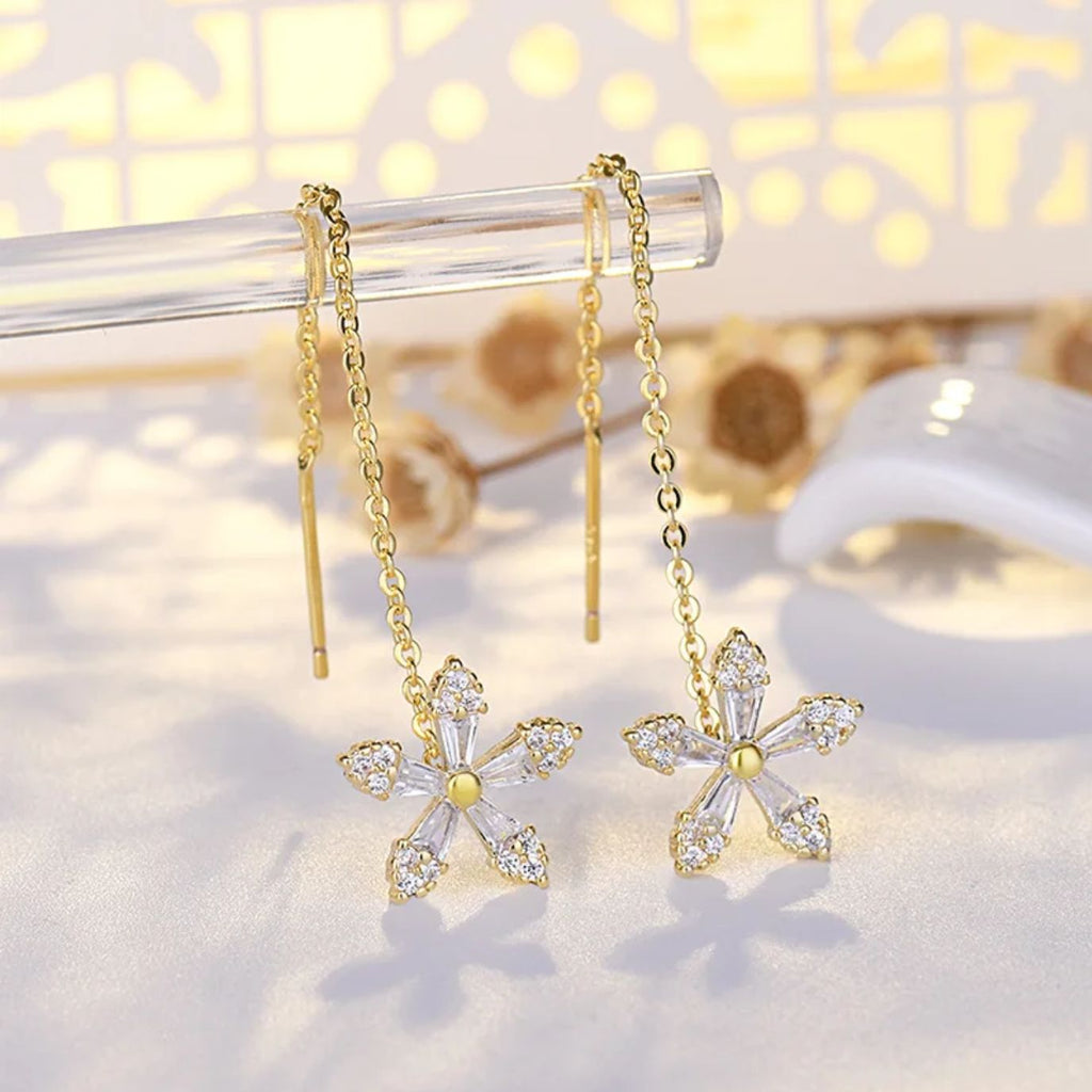 FloraGem – Dainty Flower Diamond Earrings(Pair)