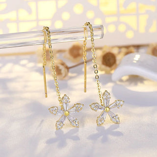 FloraGem – Dainty Flower Diamond Earrings(Pair)