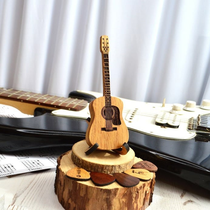 Wooden Guitar Pick Box With Stand marnetic