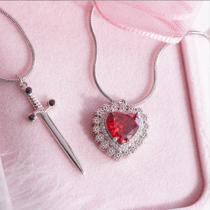 ForeverUs - Romantic Heart Necklace for Loved Ones