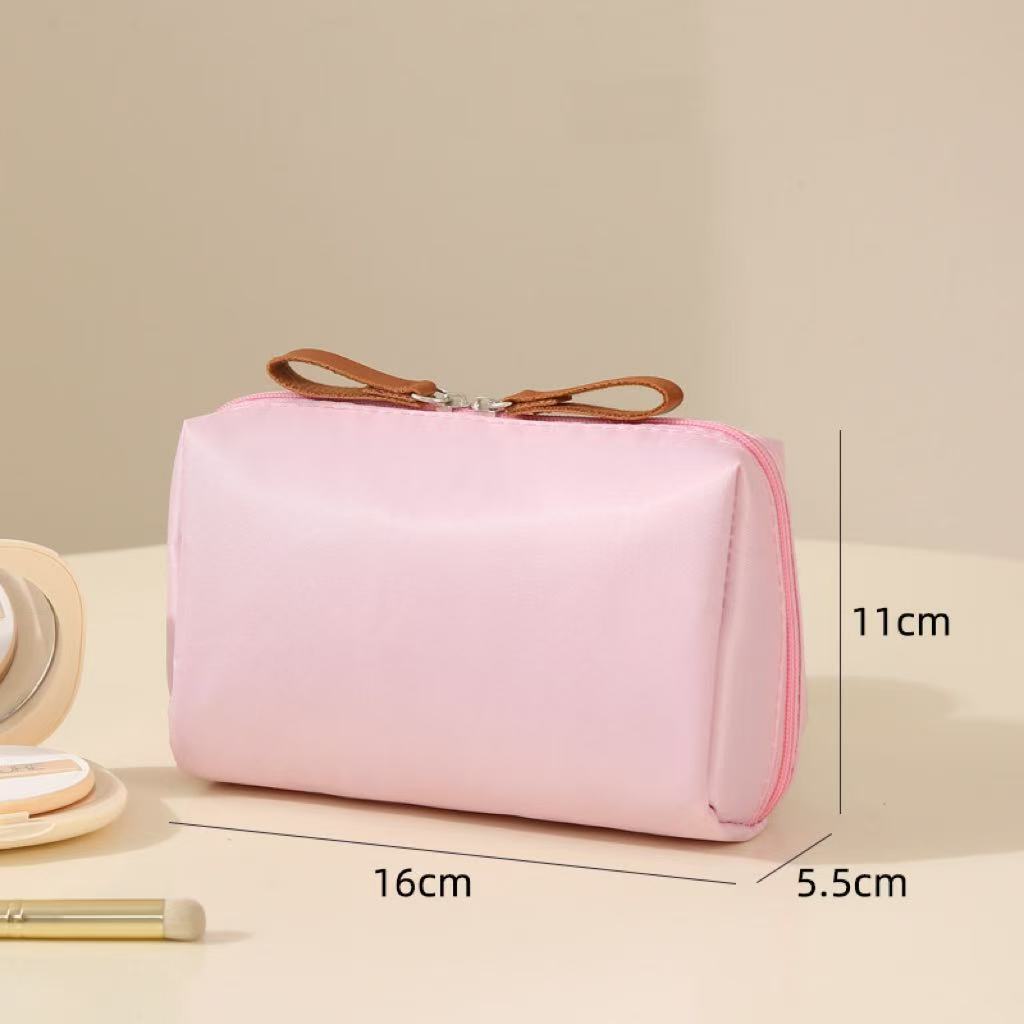 BeautyVault – Compact Large Capacity Makeup Bag