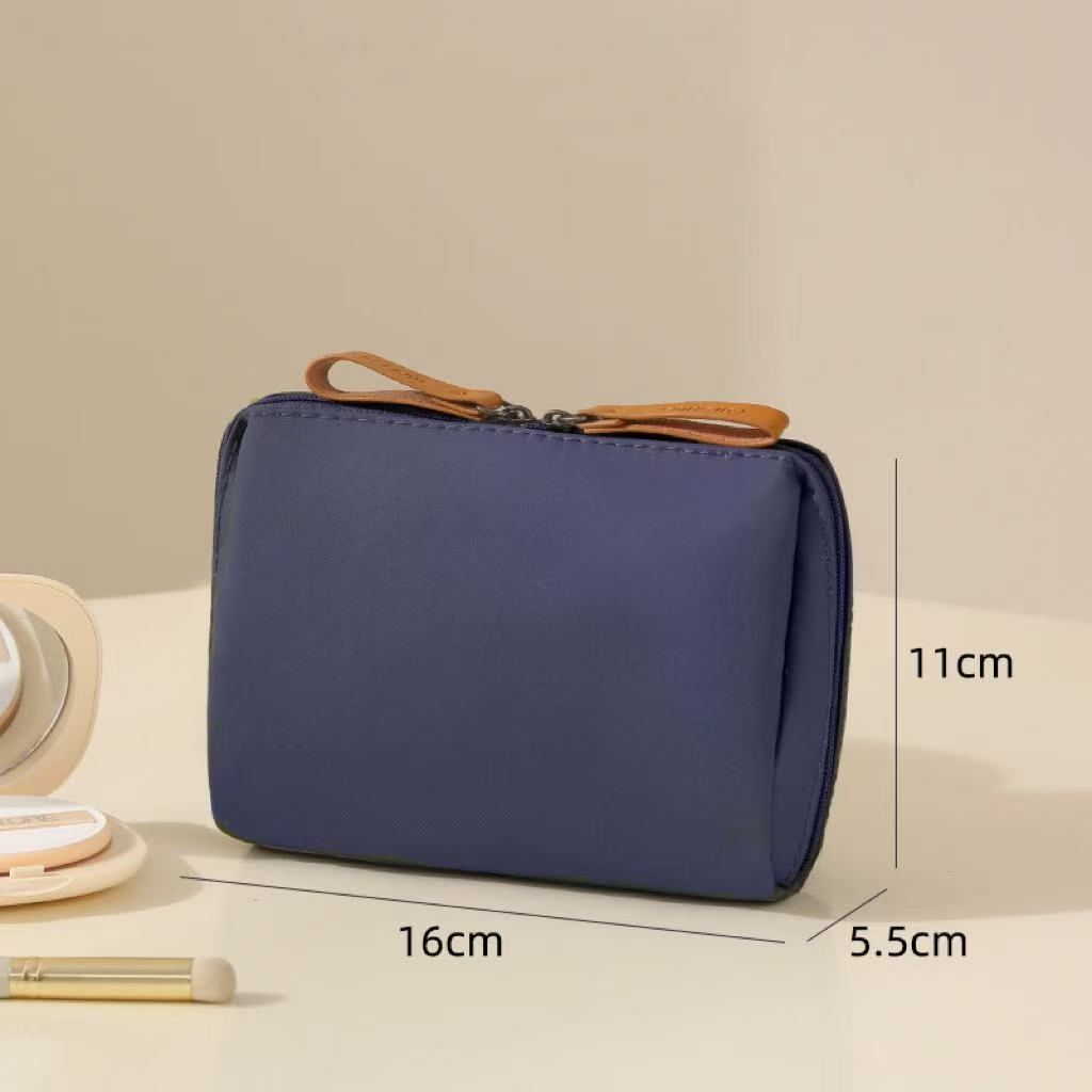 BeautyVault – Compact Large Capacity Makeup Bag