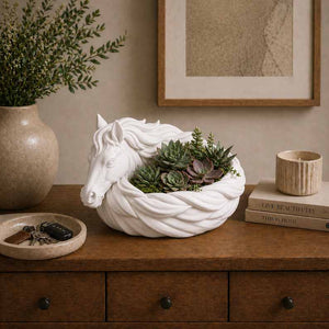 GoldenMane – Elegant Horse Bowl
