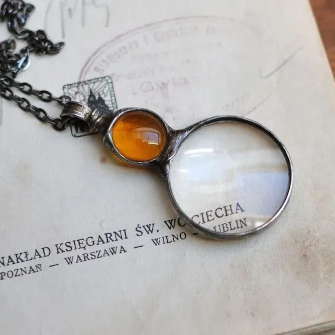 LumiLens – Stylish Magnifier Necklace