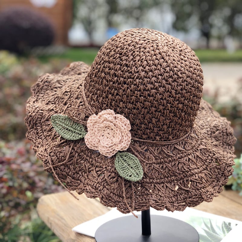 SunFlair – Elegant Ruffled Straw Hat