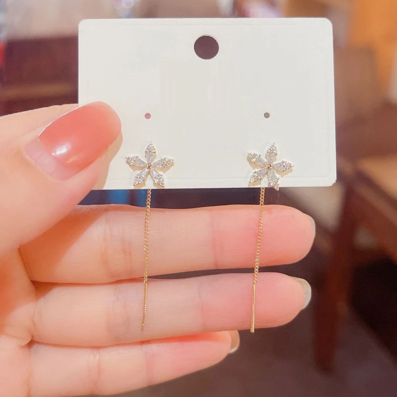 FloraGem – Dainty Flower Diamond Earrings(Pair)