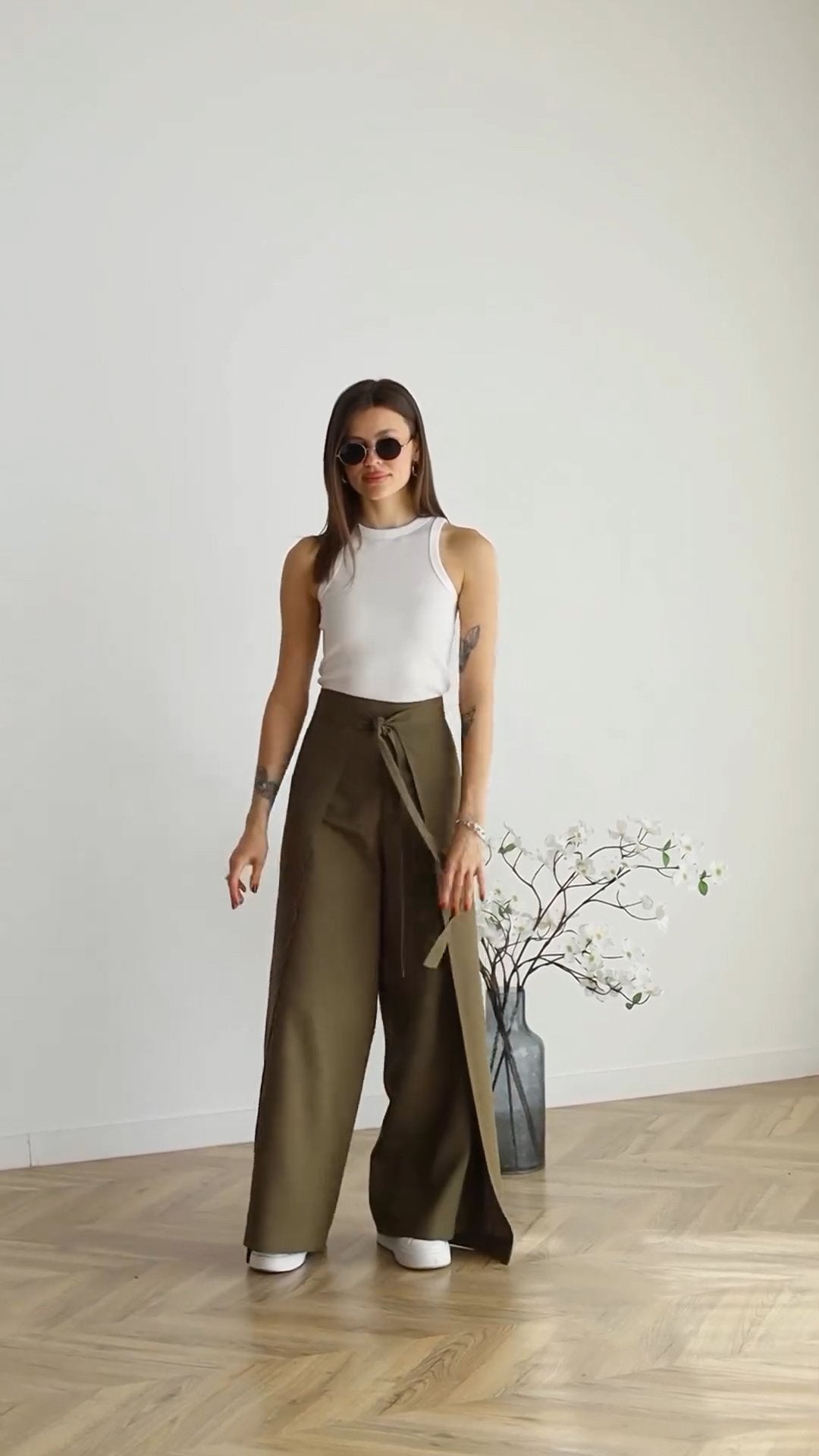 StrapLuxe – Women’s Solid Color Strappy Trousers