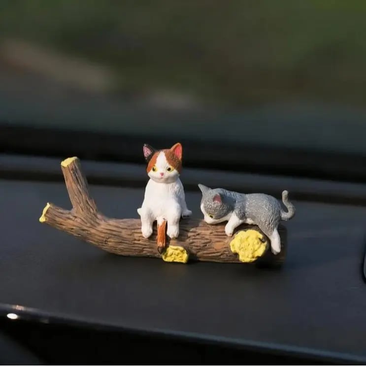 FelineFriends – Mini Cat Desk Figurines Set