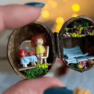 VerseNest - Miniature Walnut Shell Library