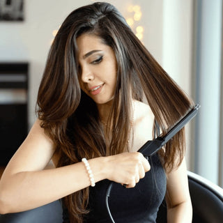 SmoothAura – Instant Hair Straightening & Shine Tool