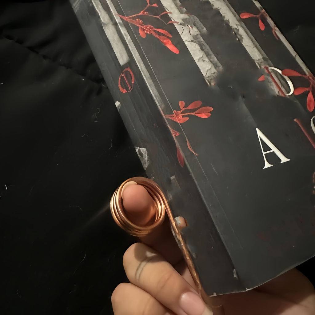 FlipEase – Durable Metal Thumb Bookmark Clip