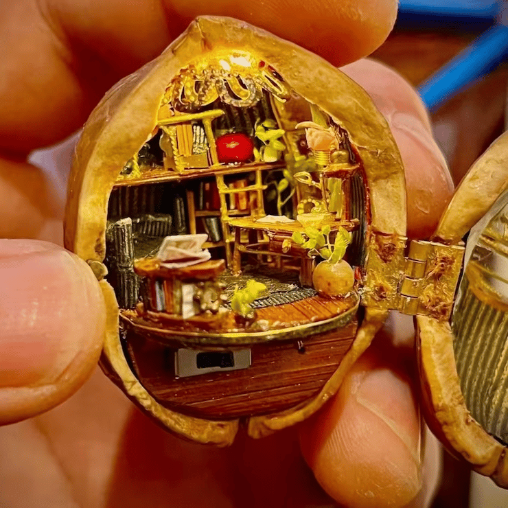 VerseNest - Miniature Walnut Shell Library