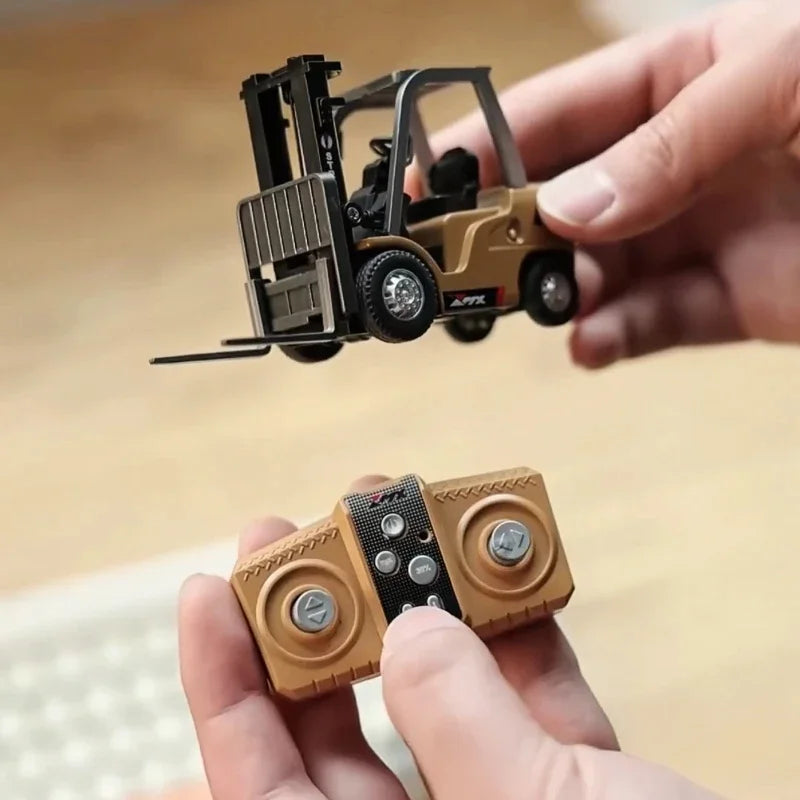 GearSprint – Mini Alloy RC Engineering Car