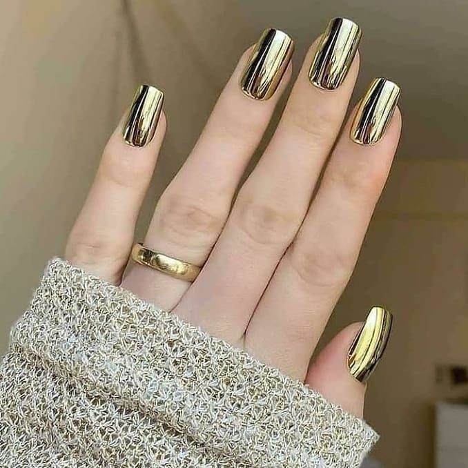 MirrorGlow Metallic Nail Polish marnetic