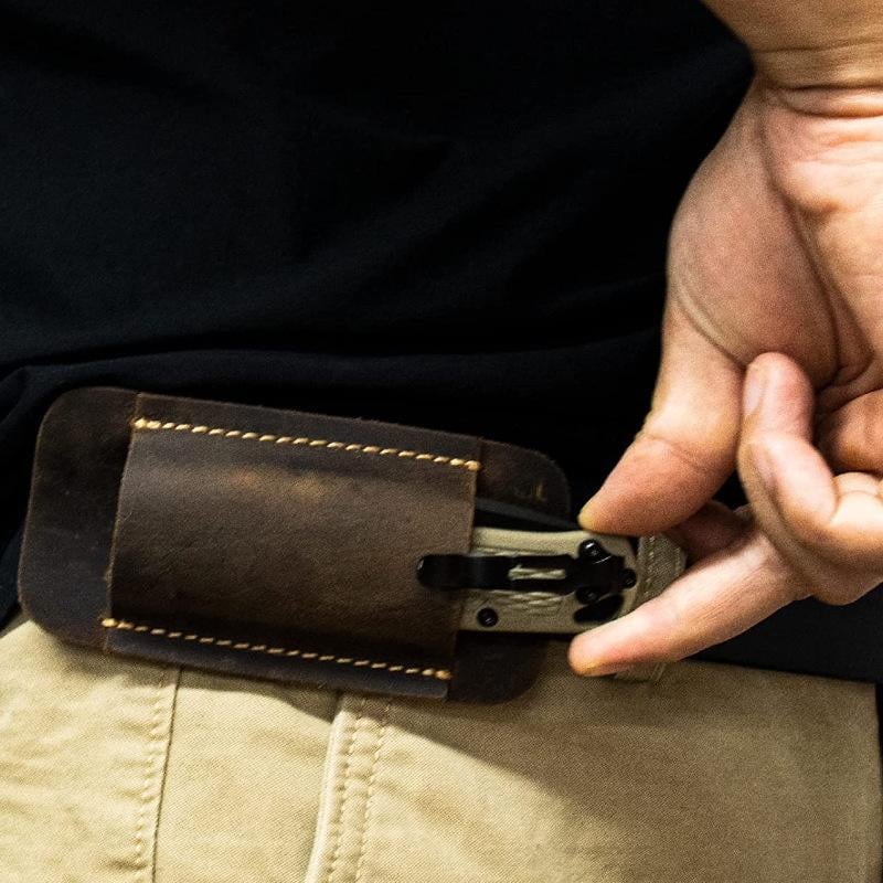 Retro belt carrying leather knife scabbard horizontally