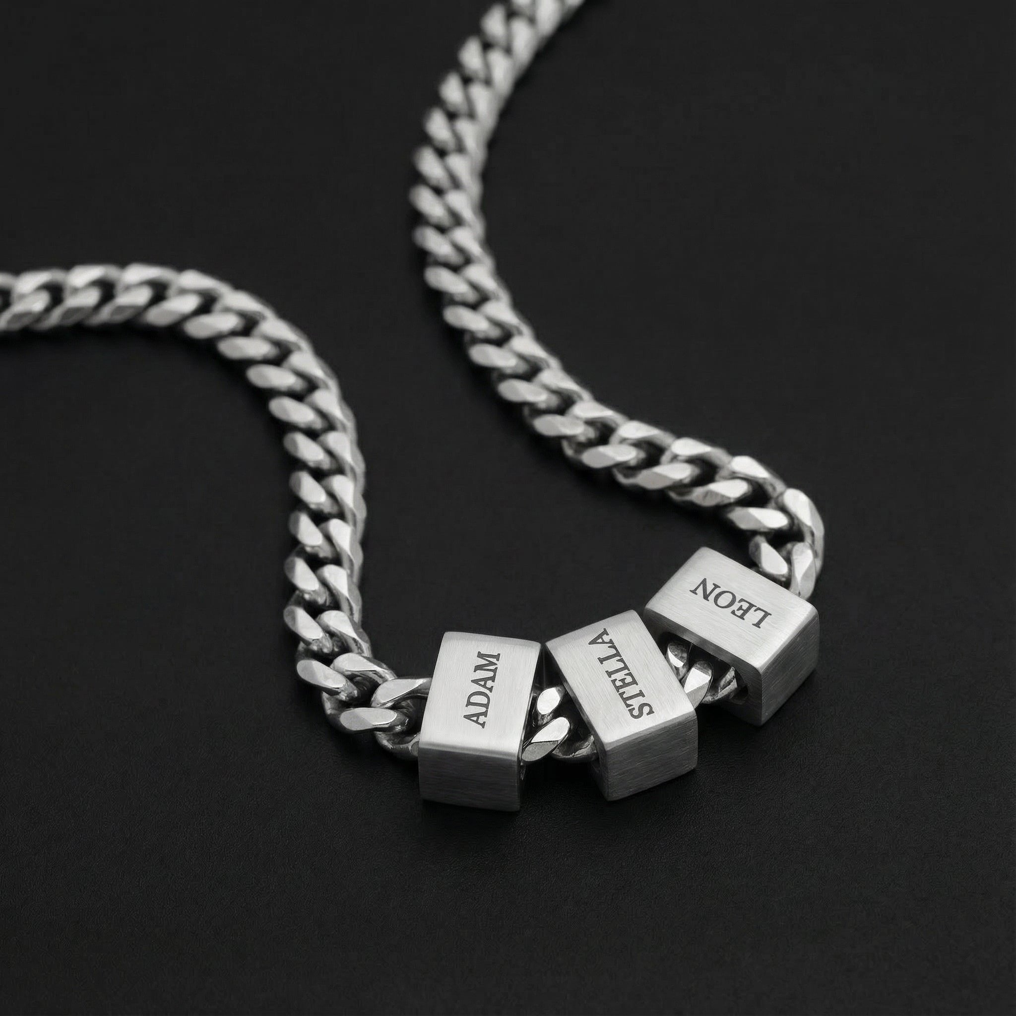 LoveLinks - Personalized Family Name Necklace