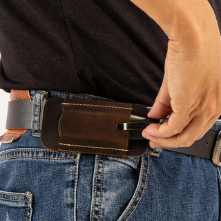 Retro belt carrying leather knife scabbard horizontally