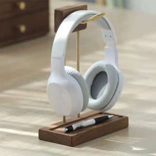 AuralNest – Wooden USB Headphone Holder