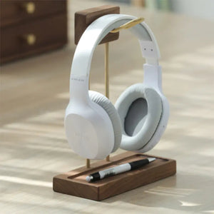 AuralNest – Wooden USB Headphone Holder