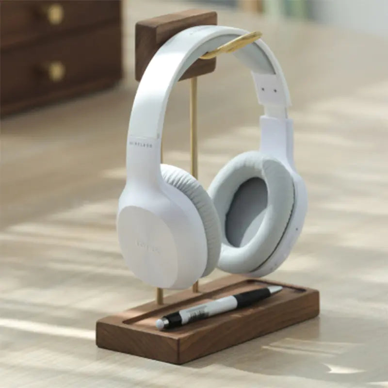 AuralNest – Wooden USB Headphone Holder