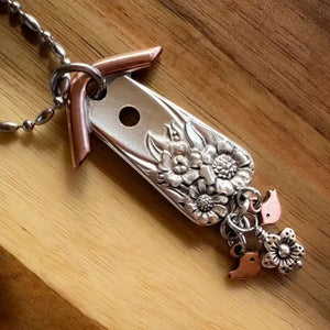MagnoliaNest – 1951 Vintage Birdhouse Necklace