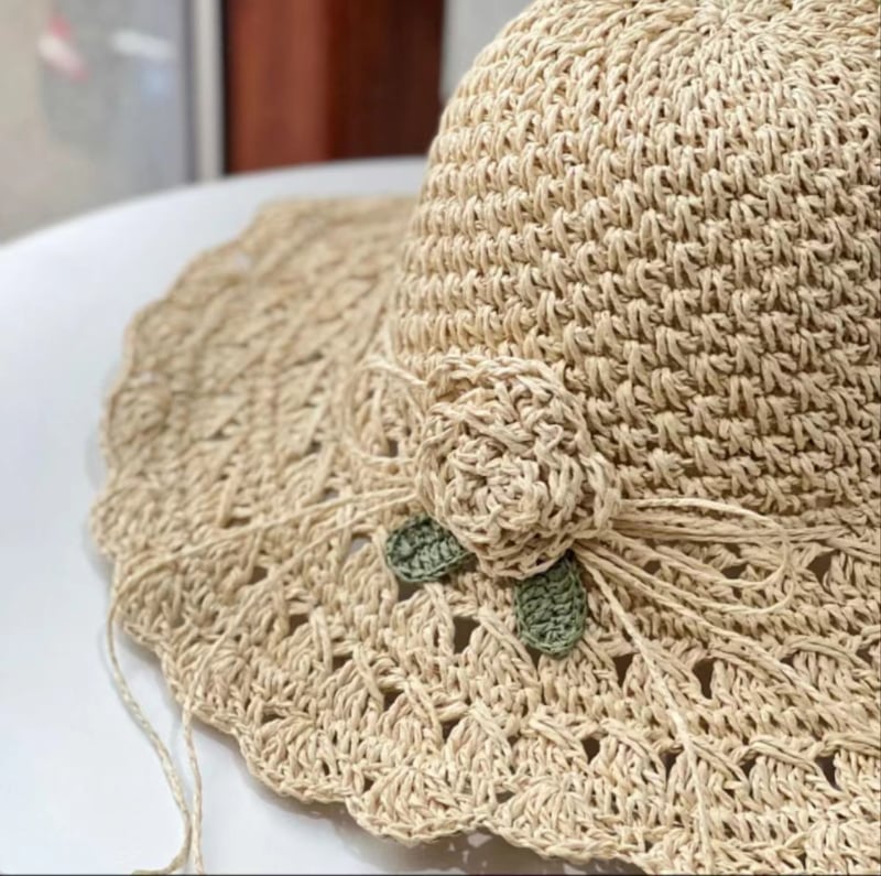 SunFlair – Elegant Ruffled Straw Hat