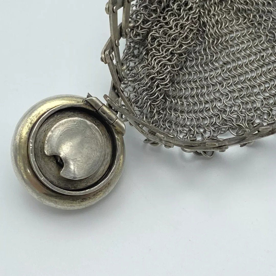 RegalWeave – Vintage Chainmail Coin Purse