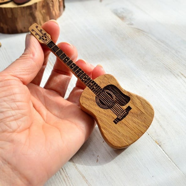 Wooden Guitar Pick Box With Stand marnetic