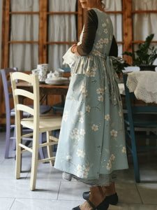 BloomNest – Vintage Light Blue Floral Apron