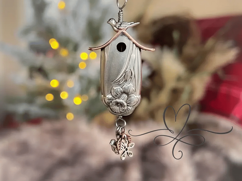 MagnoliaNest – 1951 Vintage Birdhouse Necklace