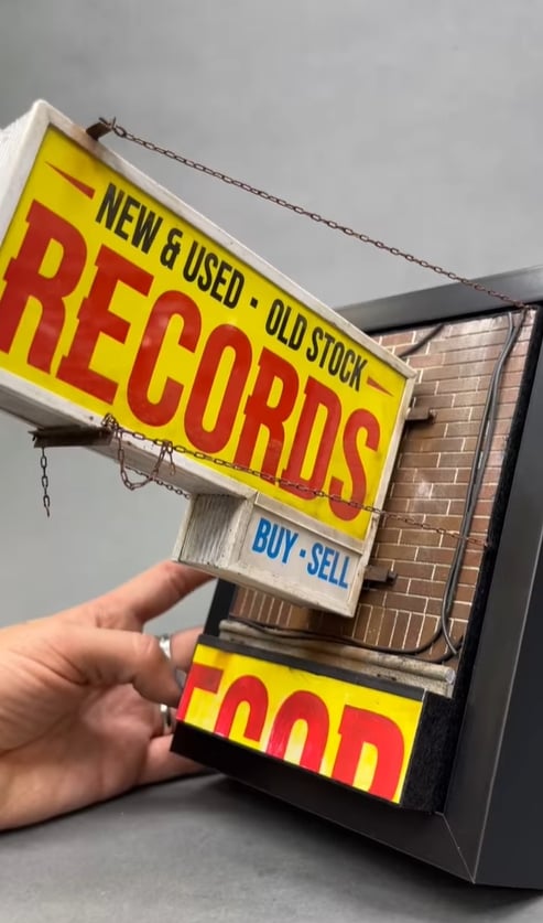 VinylGlow – Retro Record Wall Light