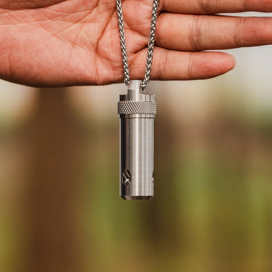 Titanium alloy multi-functional outdoor mountaineering and cliff climbing detachable flying tiger claw aquatic plant fishing EDC toy waterproof sealable container