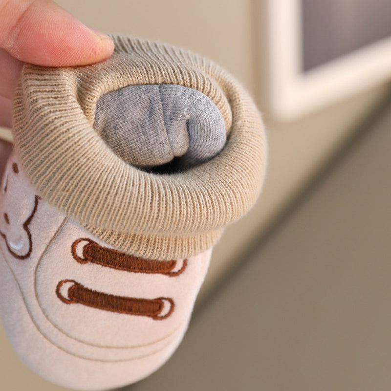 SnuggleSteps – Cozy Baby Winter Shoes