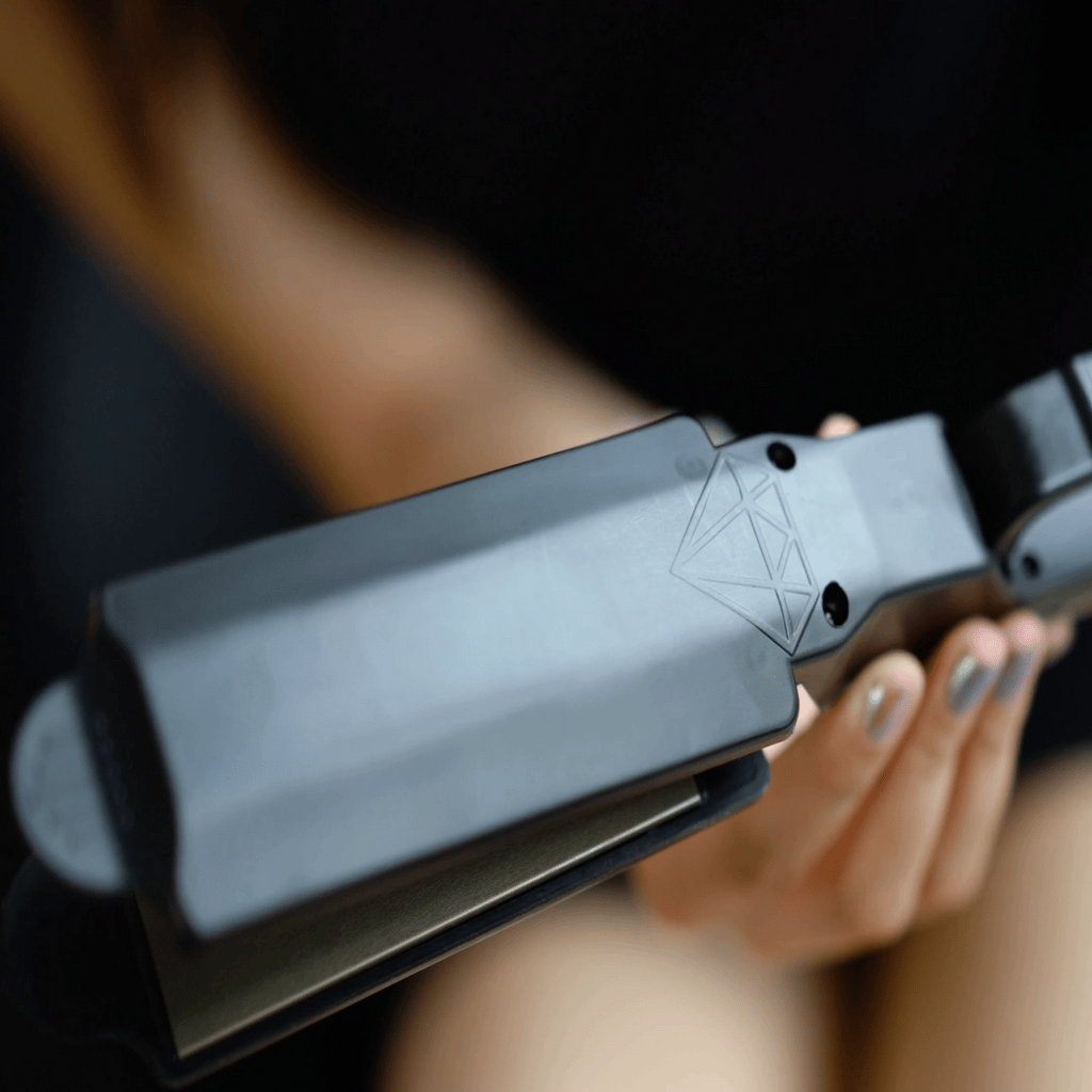 SmoothAura – Instant Hair Straightening & Shine Tool