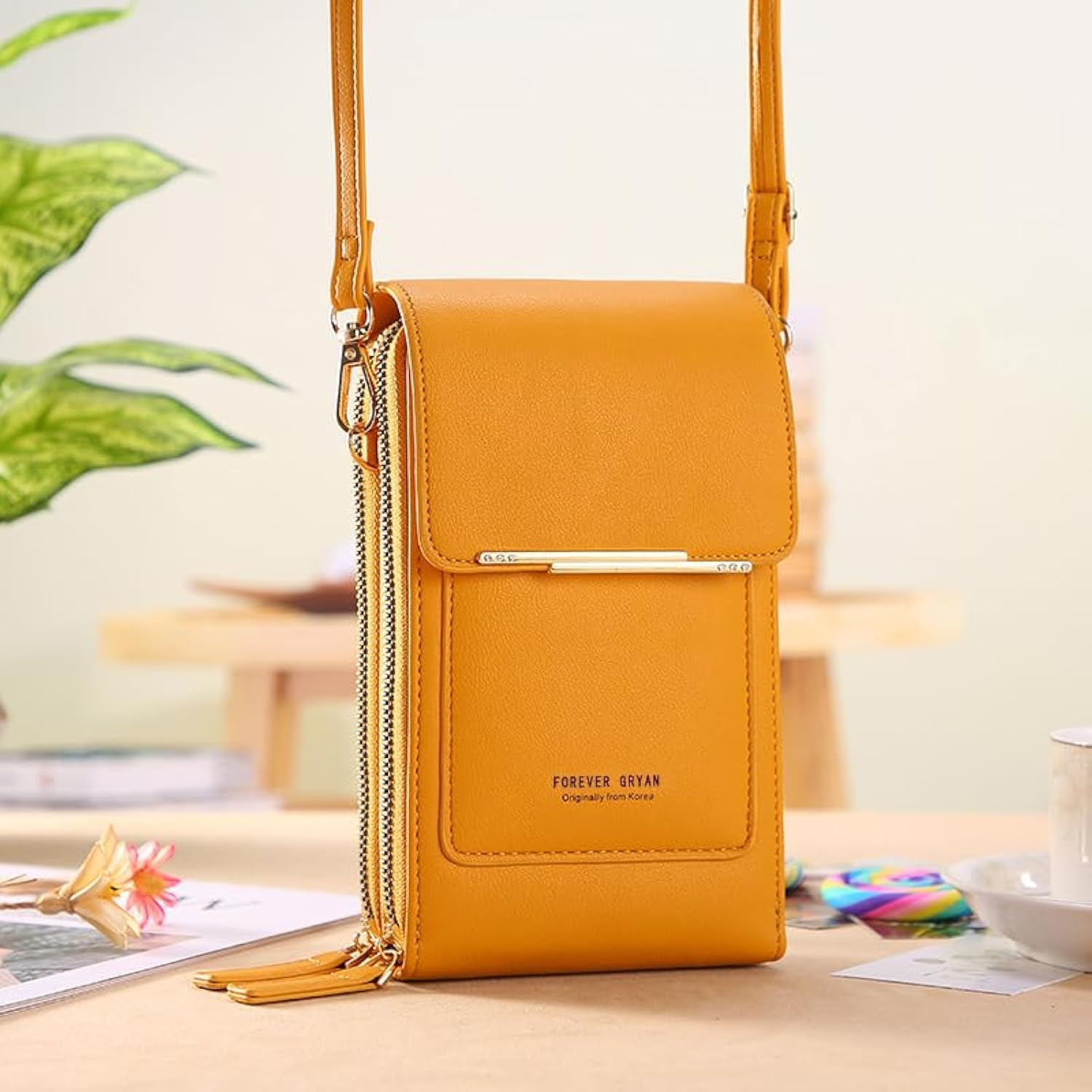 StyleCarry – Touchscreen Crossbody Phone Handbag