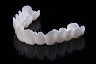 AuraSmile – Adjustable Clear Whitening Braces