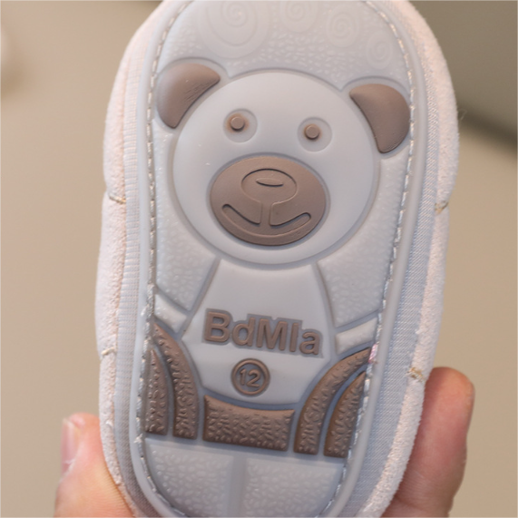 SnuggleSteps – Cozy Baby Winter Shoes